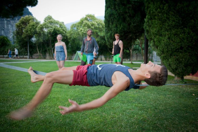 outdoor_sommer_slackline