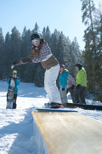 snowboard_box_slide
