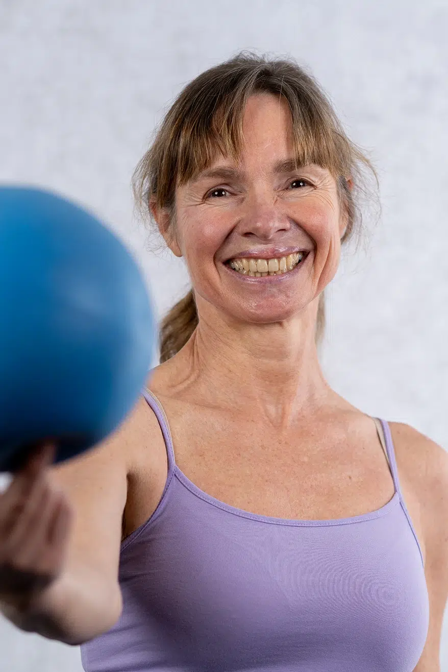Dozenten Gymnastikehrer Ausbildung München – Foto Rita Harder Dipl. Sportlehrerin Univ. Präv./ Reha Therapeutin für medizinische Kräftigungstherapie Fächer:Ausgleichsgymnastik, Sportgeschichte, Prävention / Rehabilitation, Sportbiologie, Hospitation Wirbelsäule / Reha, KNS